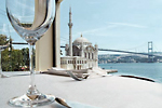 Restaurant in Ortaköy/ Istanbul mit Blick auf einen anderen Kontinent